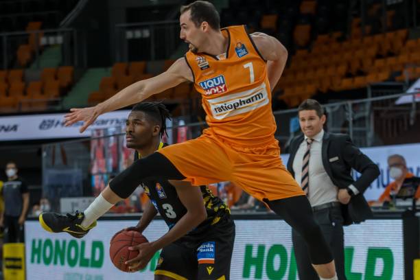 首轮比赛展 首轮比赛展